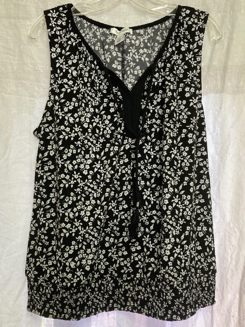 WHBM Sleeveless Blouse Black/White Floral Print Top Size Large